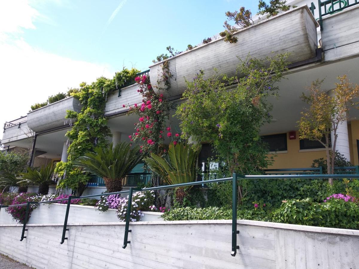 Hotel Ristorante Il Grillo Acquaviva Picena Dış mekan fotoğraf