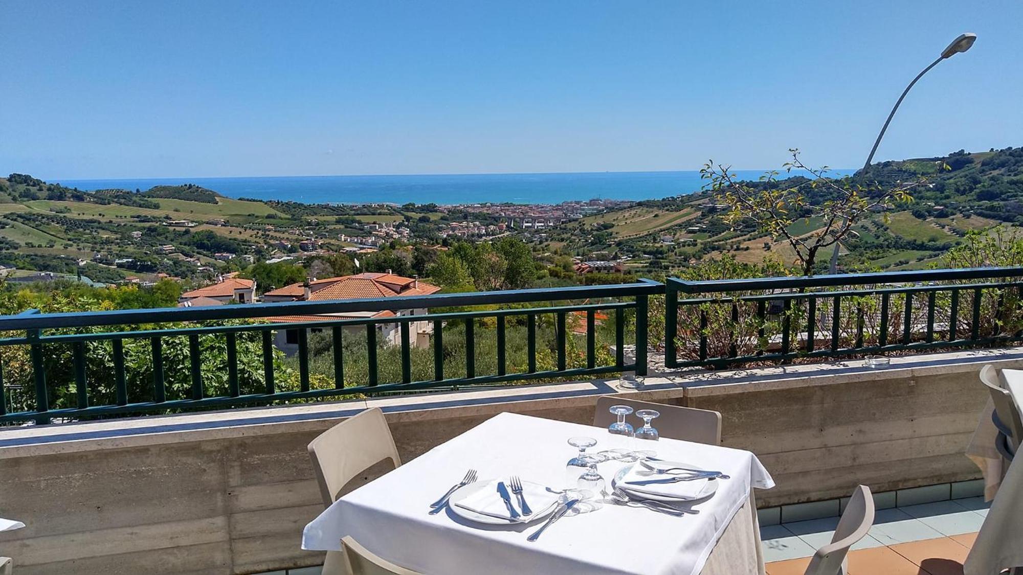 Hotel Ristorante Il Grillo Acquaviva Picena Dış mekan fotoğraf