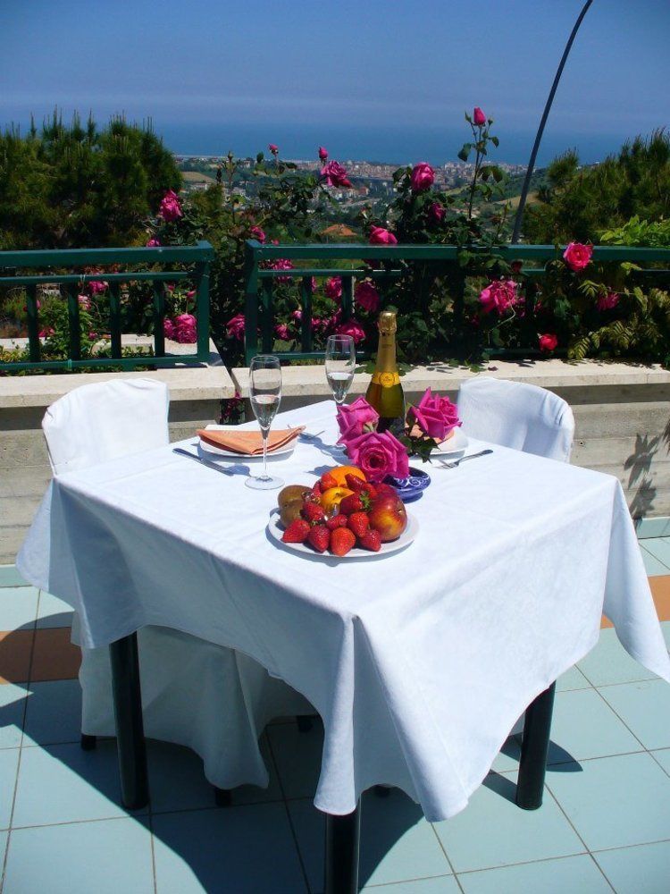 Hotel Ristorante Il Grillo Acquaviva Picena Dış mekan fotoğraf